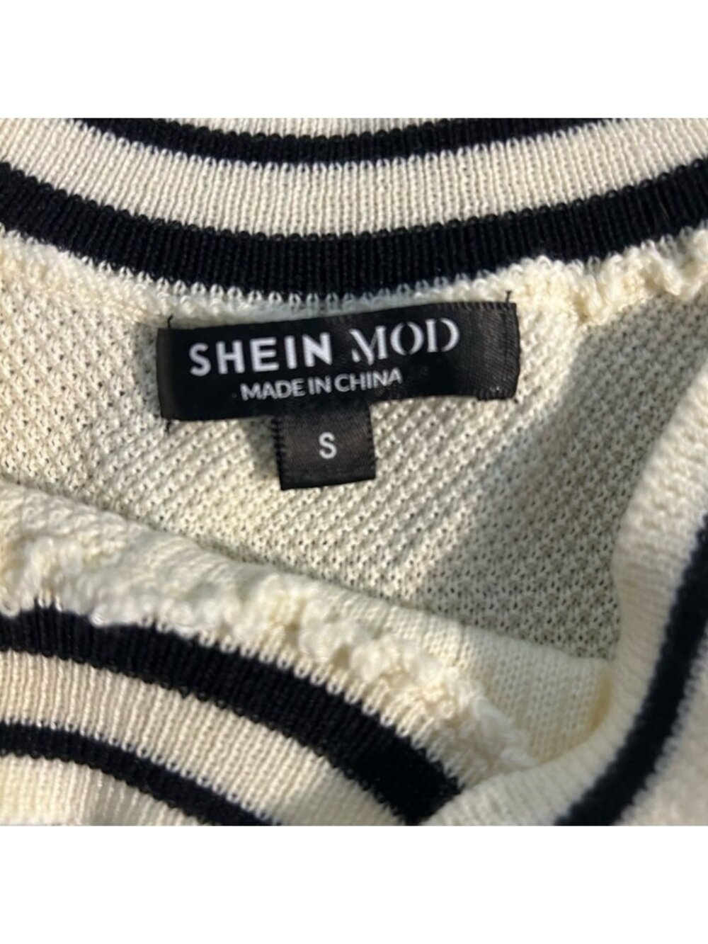 Sweater Vest Size Small Cropped Fitted Black & Off White NWOT - Picture 3 of 4